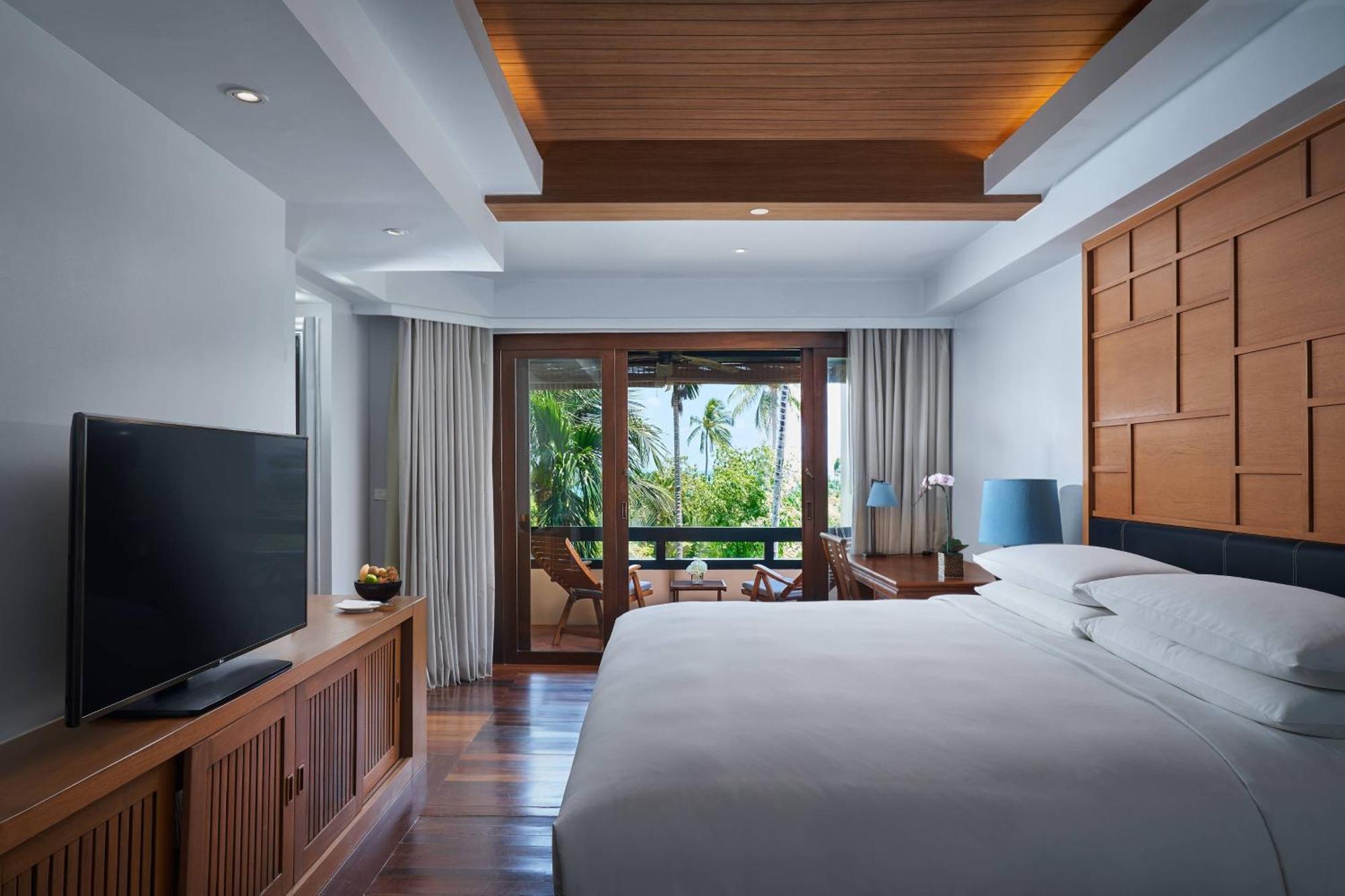Deluxe Balcony, Guest room, 1 King Bed,1643150785:JPEG